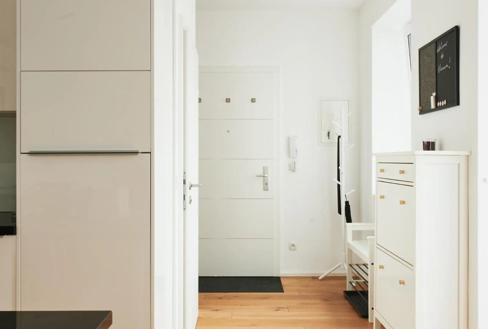 New Spacious Ultra-Modern Apartment In Wien Westbahnhof Austria