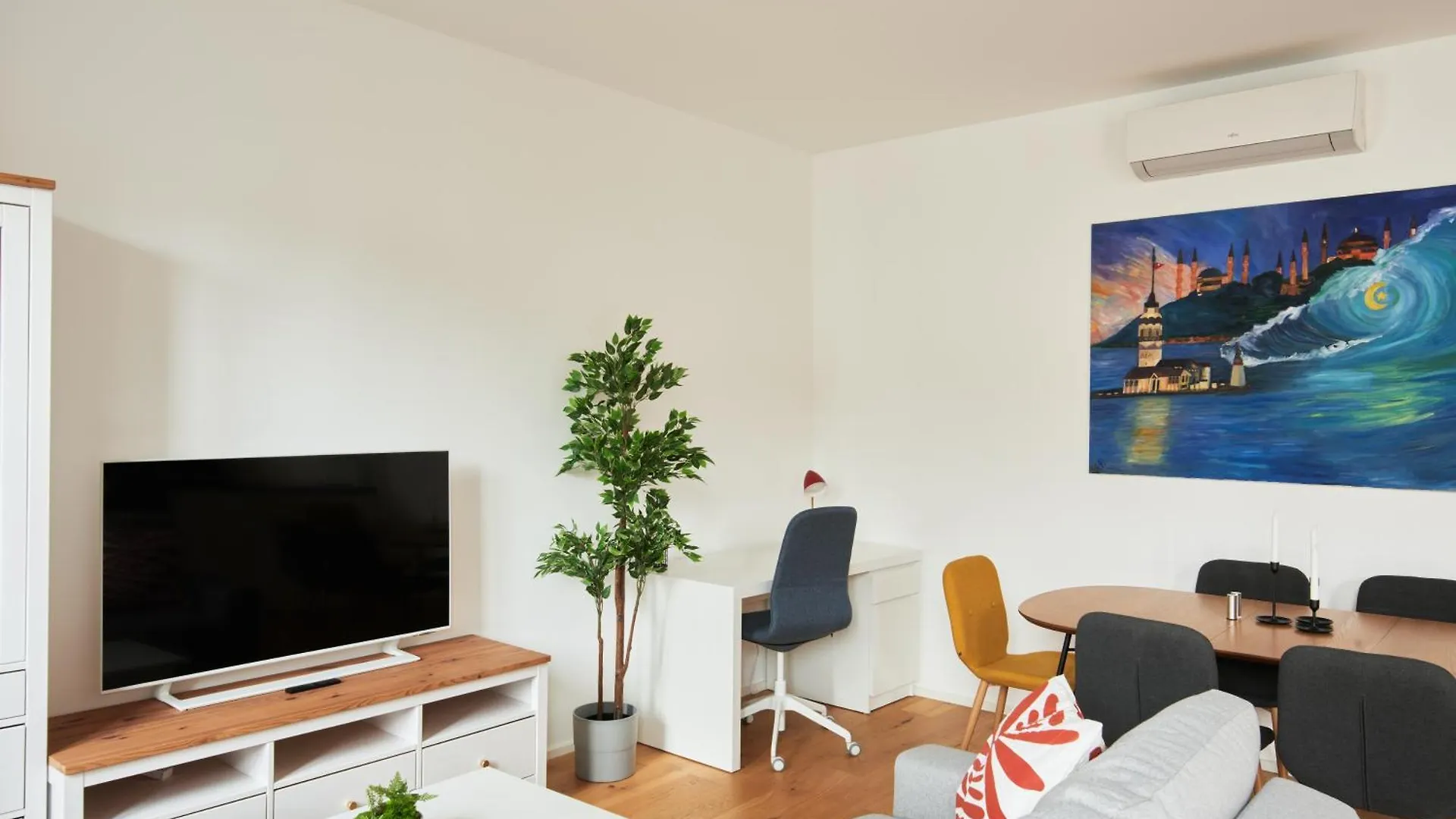 New Spacious Ultra-Modern Apartment In Wien Westbahnhof Austria